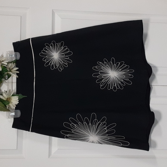 Context Flower Skirt - Picture 1 of 12